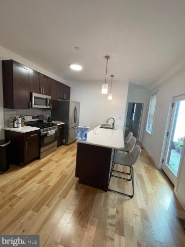 924 15 St, Philadelphia PA 19146-2141 exterior