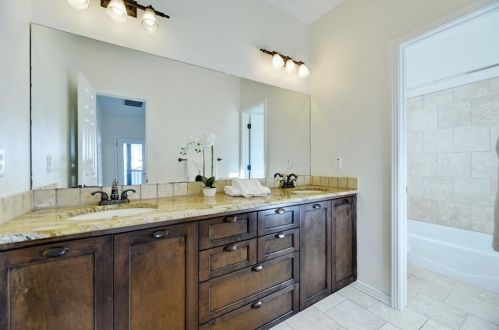 218 Fletcher St, Austin TX 78704-5031 exterior