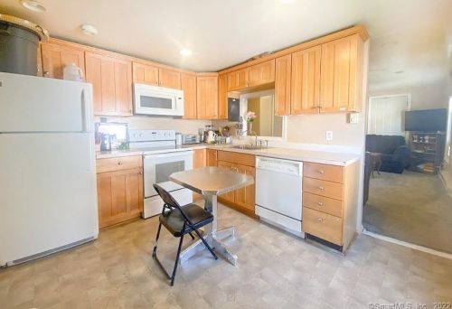 77 Albert St, Torrington CT 06790-6402 exterior