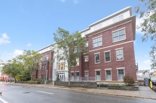 77 Angell St, Providence RI  02906-5206 exterior