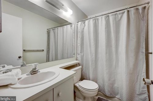 15 Pagoda Ct, Trenton NJ 08648-4830 exterior