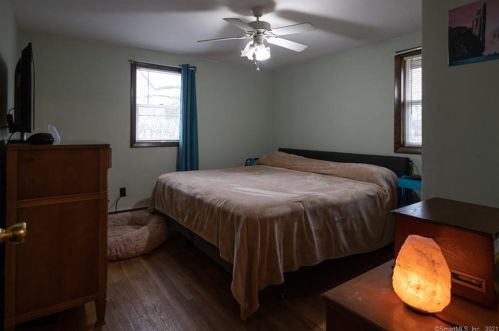 25 Magnolia Dr, Enfield CT 06082-2016 exterior