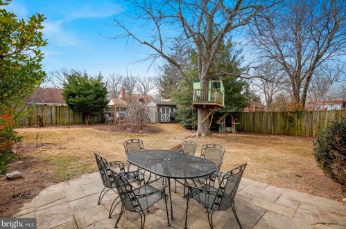 813 Crothers Ln, Rockville MD 20852-1104 exterior