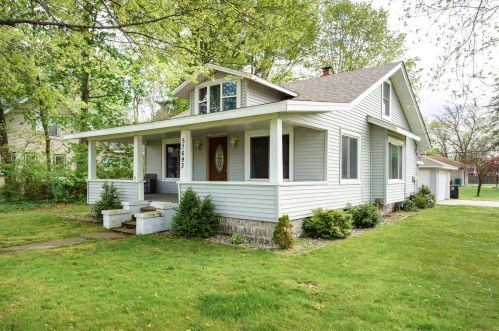 57693 Main St, Three Rivers, MI 49093-9423