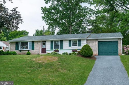 711 Darby Ln, Lancaster, PA 17601-2007