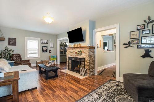 217 Harrison St, Mishawaka, IN 46544-1745