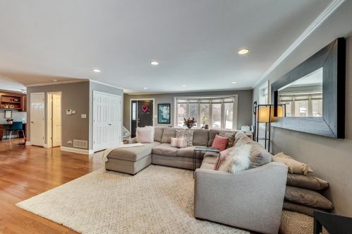 6098 Caldwell Ave, Chicago IL 60646-4111 exterior