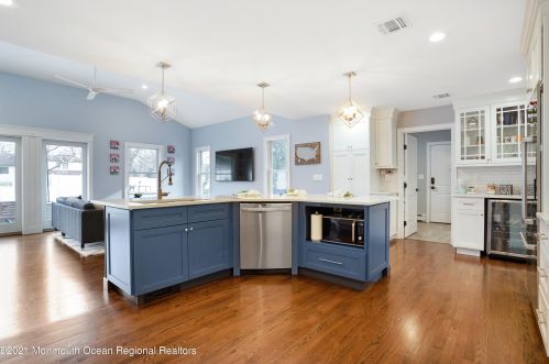 30 Cardinal Rd, Middletown NJ 07748-3262 exterior