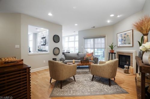 402 Turlington Ct, Livingston NJ exterior