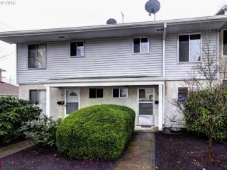 3535 Gladstone St, Portland OR  97202-3379 exterior