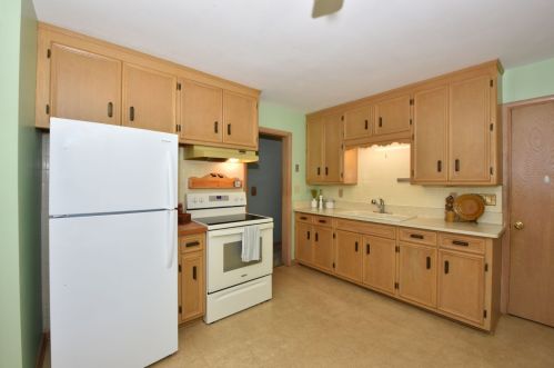 4439 Spg Ln, Milwaukee WI 53223-4454 exterior