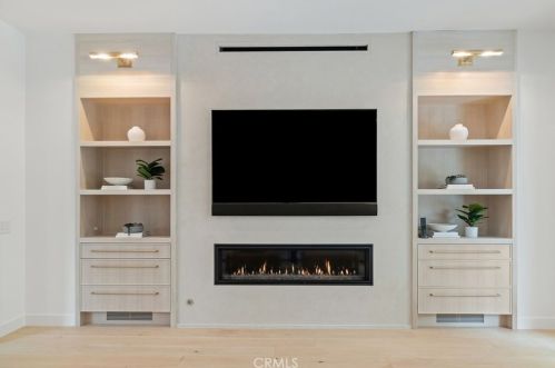 10464 Caribou Way, Tustin CA  92782-1470 exterior