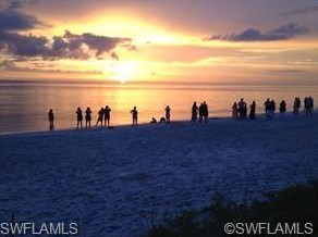 13105 Vanderbilt Dr, Naples FL 34110-6404 exterior