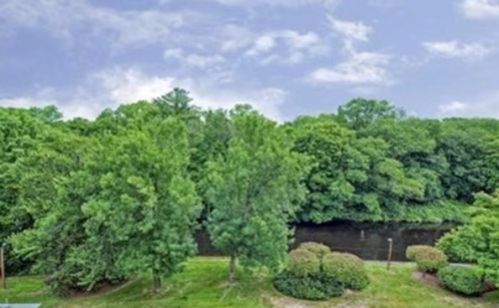 96 Old Colony Ave, Taunton MA 02718-1122 exterior