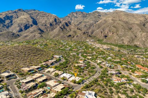 6185 Avenida De Chaparron, Tucson AZ  85750-1244 exterior