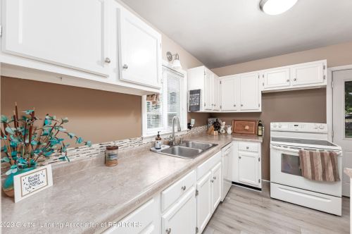 5580 Cade St, Haslett MI 48840-8407 exterior