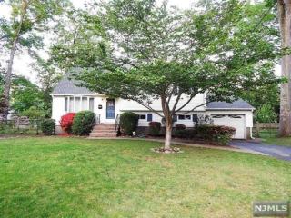 14 Elm Ct, Waldwick, NJ 07463-1004