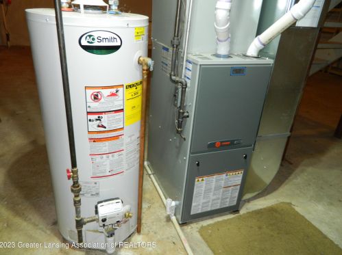 5912 Okemos Rd, Haslett MI 48840-9519 exterior