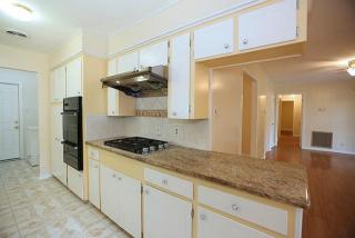 5611 Saxon Dr, Houston TX  77092-5140 exterior