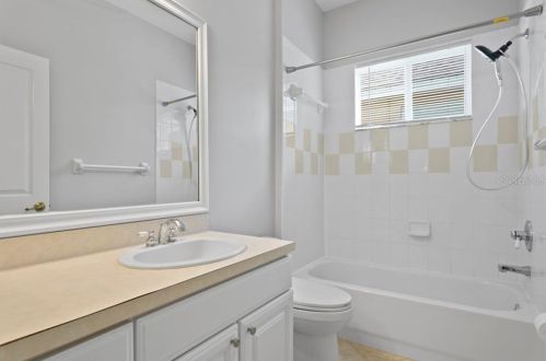 8204 Nature Cove Way, Tampa FL 33647-3224 exterior