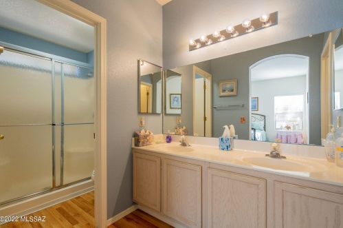 2513 Camino Reloj, Green Valley AZ 85614-4923 exterior