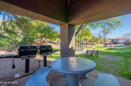 5751 Kolb Rd, Tucson AZ  39204-0871 exterior