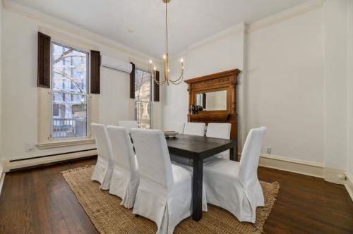 1949 Lincoln Ave, Chicago IL 60614-5404 exterior