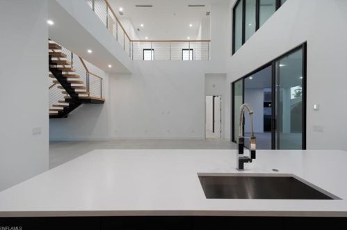 507 107 Ave, Naples FL 34108-1859 exterior