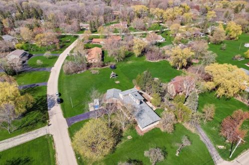 9200 Ironwood Ln, Milwaukee WI  53217-1211 exterior