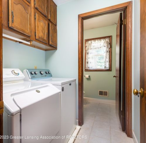 1225 Sandhill Dr, Dewitt MI 48820-9551 exterior