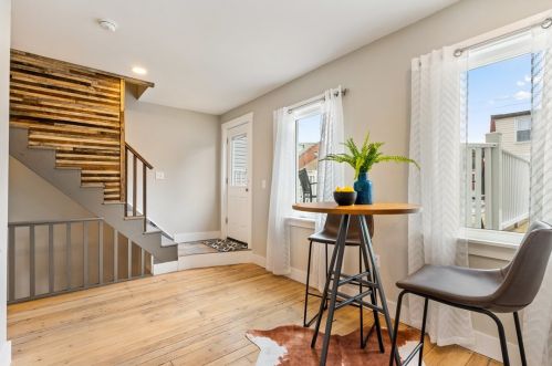 1814 Fox Way, Pittsburgh PA  15203-1732 exterior