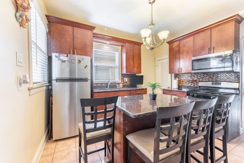 5643 California, Chicago IL 60659-4815 exterior