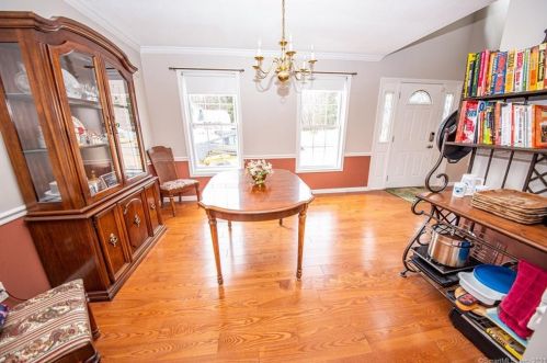 16 Misty Mdw Rd, Enfield CT 06082-3943 exterior