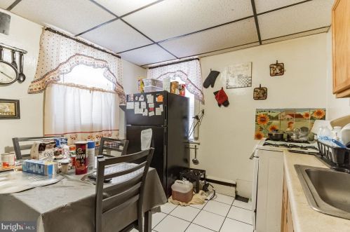 327 10 St, Darby PA 19023-1707 exterior