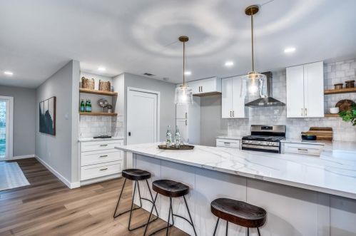 2422 Glengariff Dr, Dallas TX  75228-2934 exterior