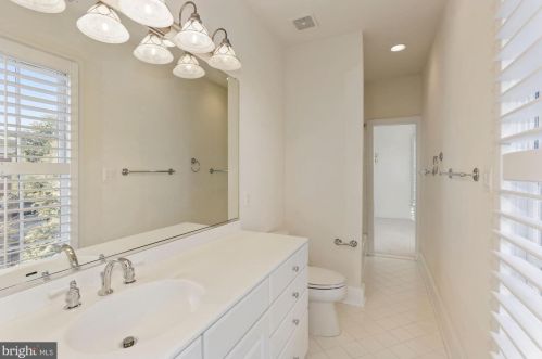 5802 Bent Twig Rd, Mc Lean VA 22101-1806 exterior