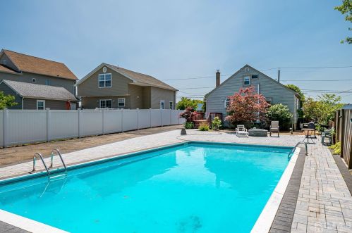 429 Douglas Ave, Avenel NJ 07001-1108 exterior