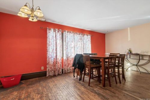 4 Hampton Ct, Middletown NY 10941-1610 exterior