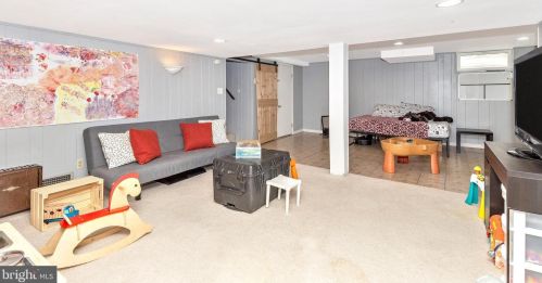 604 Forest Glen Rd, Silver Spring MD 20910-1122 exterior