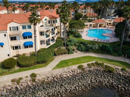 1743 Emerald Isle Way, Oxnard CA  93035-2972 exterior