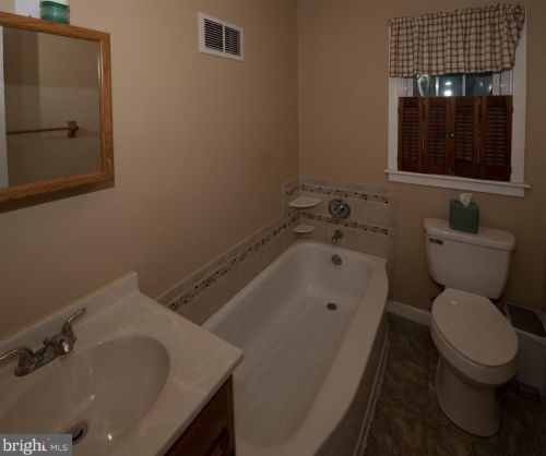 1776 Euclid Dr, Lancaster PA 17601-5039 exterior