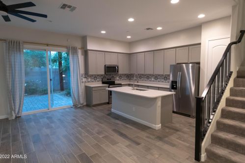 3033 37th Way, Phoenix AZ  85018-2219 exterior