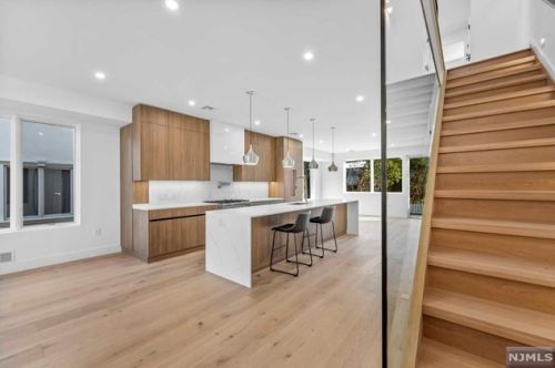 152 Morningside Ln, Palisades Park NJ 07650-1918 exterior