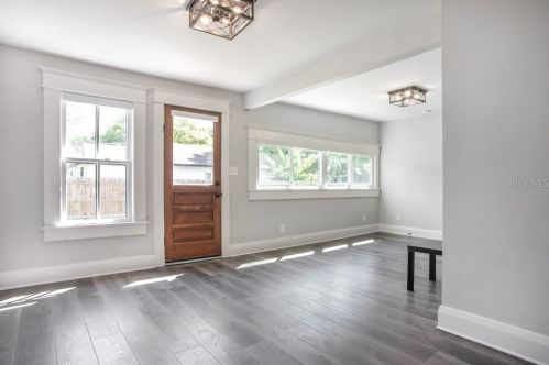 402 Amelia Ave, Tampa FL 33602-1804 exterior