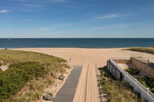 51 Suncook St, Seabrook, NH 03874-4729