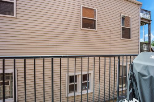 1905 Grace St, Chicago IL 60613-2901 exterior