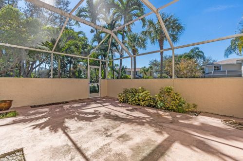 1512 Lawnwood Cir, Fort Pierce FL  34950-4974 exterior