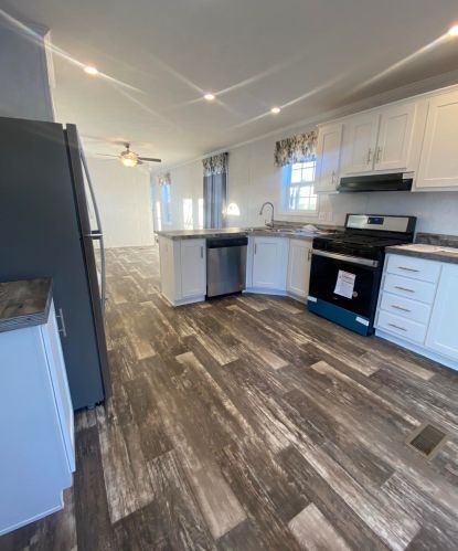 29 Hazel Dr, Concord NH 03301-3426 exterior