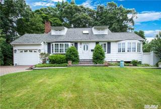 12 Vine Haven Ln, Commack, NY 11725-3116