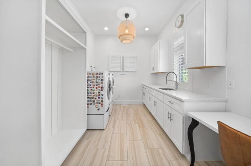 11428 Clayton Rd, Saint Louis MO 63131-2502 exterior